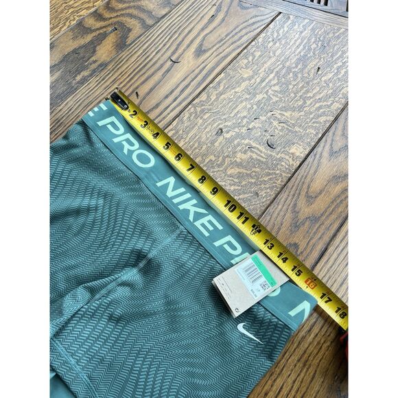 $35 NEW Nike Pro Women's 3" Printed Mid-Rise Training Shorts Green FN3344-361 XL - Picture 3 of 7